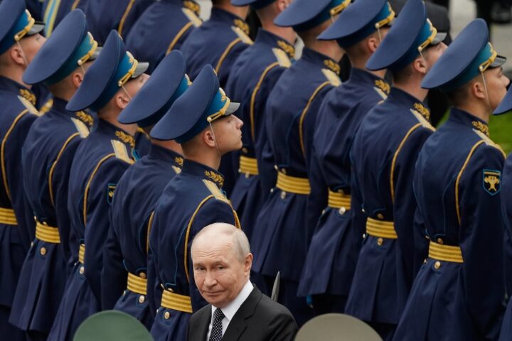 Elezioni parlamentari in Russia: scrutinio limitato a candidati regolari e opposizione fittizia