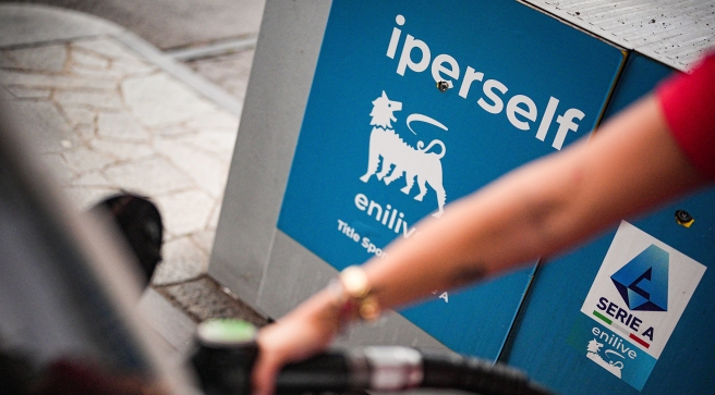 Eni fissa il tetto per i prezzi di benzina e diesel in Italia, risparmi e sconti nuovi