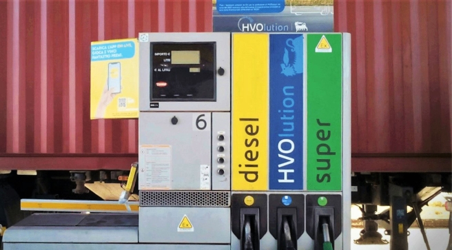 Eni introduce tetto massimo sui carburanti: benzina a 1,99 euro, gasolio a 2,19 euro