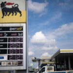 Eni introduce un tetto ai prezzi dei carburanti: gasolio a 2,19 euro e benzina a 1,99 euro