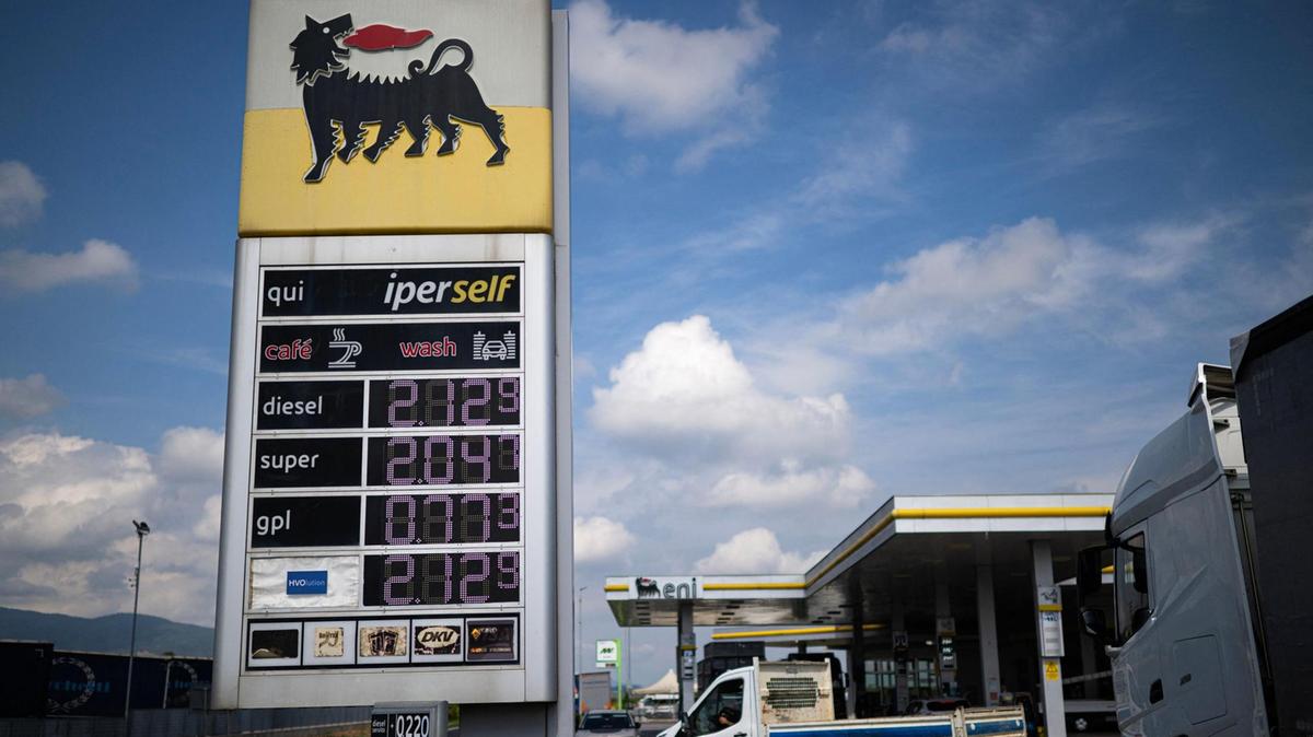 Eni introduce un tetto ai prezzi dei carburanti: gasolio a 2,19 euro e benzina a 1,99 euro