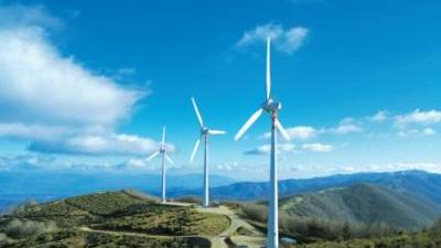 Eolico e fotovoltaico: la necessità di progetti sostenibili e locali in Italia