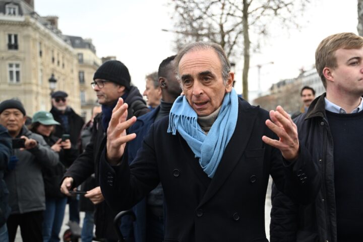 Éric Zemmour annuncia la sua candidatura per le elezioni presidenziali francesi del 2027