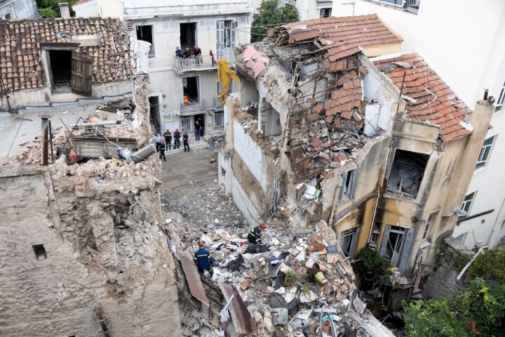 Esplosione in un palazzo di Atene: sei morti, tra cui turisti statunitensi e residenti locali