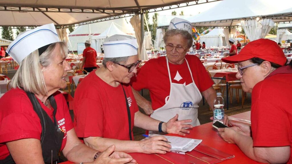 Festa dell’Unità, i volontari chiedono al Pd di pensare al Paese e non alle primarie