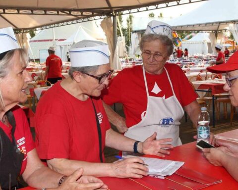 Festa dell’Unità, i volontari chiedono al Pd di pensare al Paese e non alle primarie