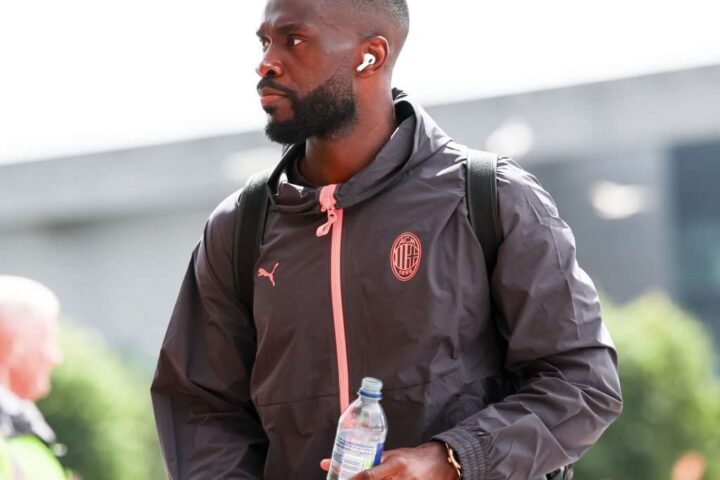 Fikayo Tomori torna al Milan dopo il fallimento del trasferimento al Fulham