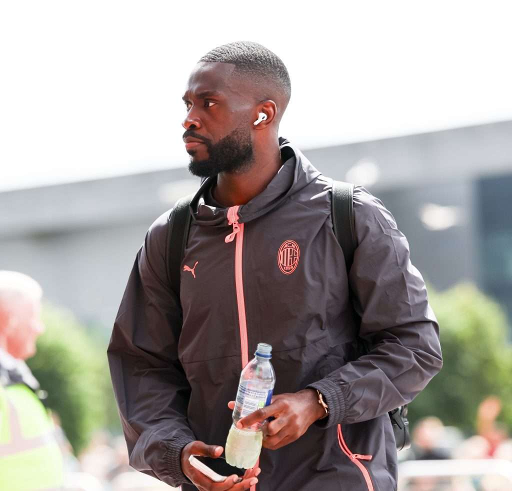 Fikayo Tomori torna al Milan dopo il fallimento del trasferimento al Fulham