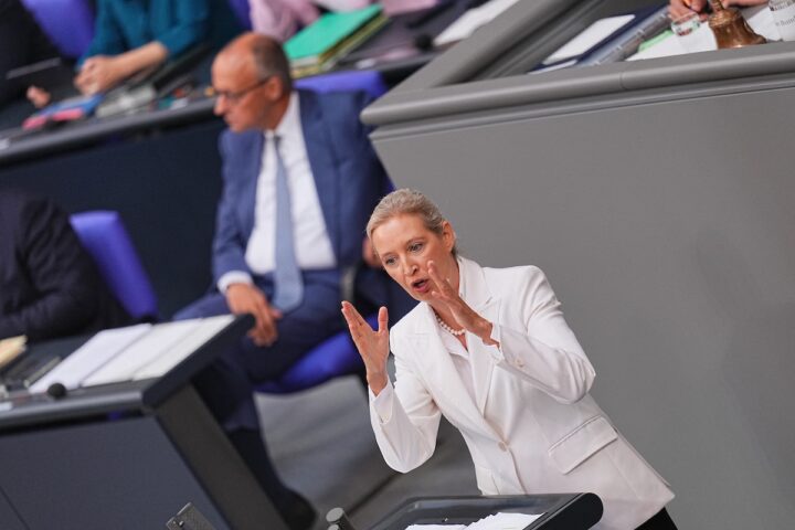 Friedrich Merz affronta una sconfitta elettorale storica e si rifiuta di dimettersi