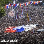 Funerali di Mladic a Belgrado, migliaia di partecipanti sfidano il monito dell'Ue