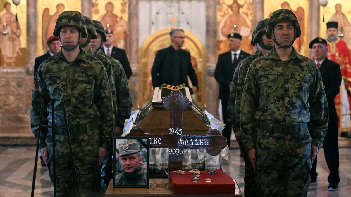 Funerali di Ratko Mladic a Belgrado, polemiche sulla glorificazione del criminale di guerra