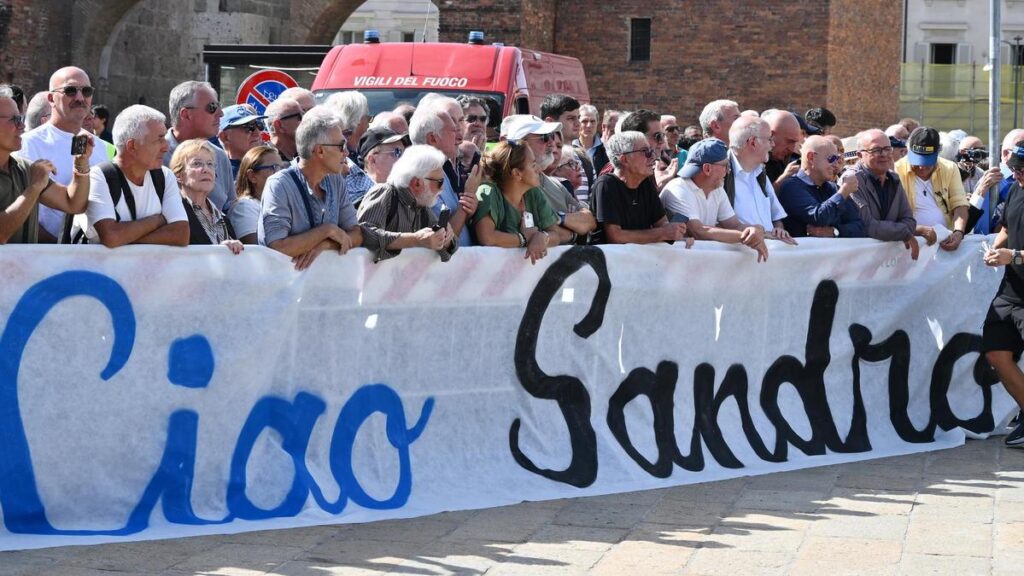 Funerali di Sandro Mazzola a Milano: omaggio della grande Inter e commozione dei tifosi
