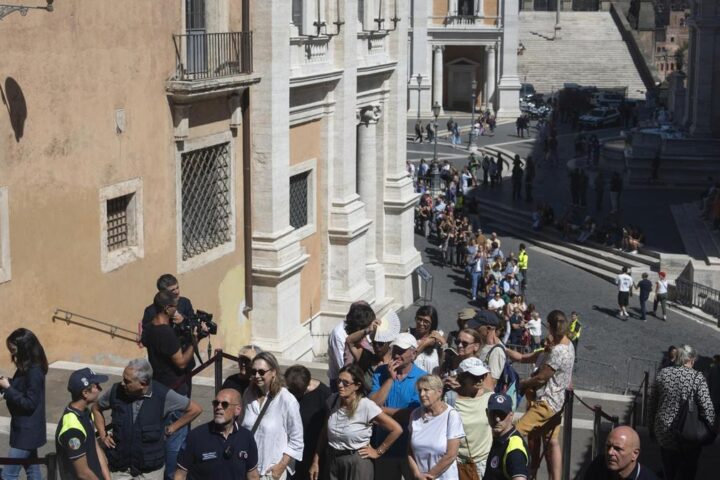 Funerali di Stato per Emma Bonino: la memoria della leader radicale al centro di polemiche ecclesiastiche