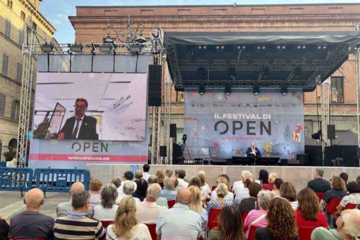 Giorgetti al Festival di Open 2026: «Il taglio del bollo sarà strutturale, ma i tassi di interesse preoccupano»