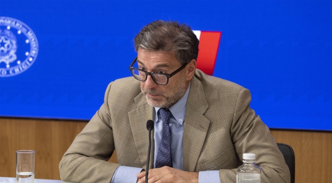 Giorgetti avverte: «L'effetto del caro energia impatterà sulle bollette», preoccupazioni per industria e inflazione