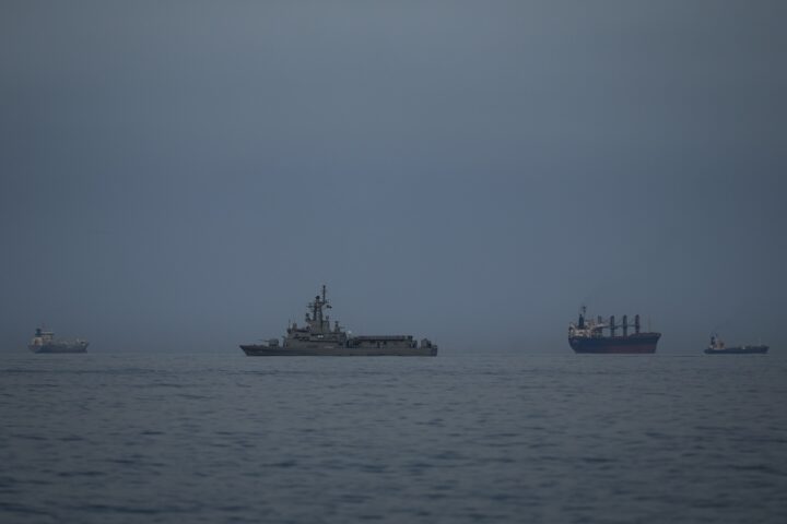Gli Stati Uniti annunciano attacco a tre petroliere iraniane nel Golfo Persico e Oman