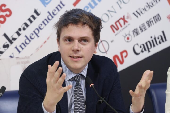 Gressani: il Papa accolto in Francia per il suo rifiuto del neo-imperialismo
