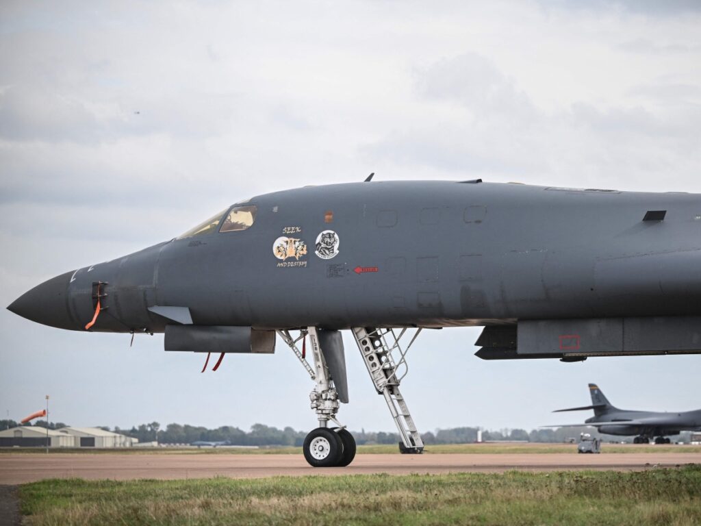 I bombardieri strategici Usa in Iran e il ruolo cruciale della base britannica di Fairford