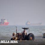 Il blocco navale americano nello stretto di Hormuz riduce l'export di petrolio iraniano verso la Cina