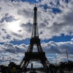 Il direttore della Tour Eiffel si dimette dopo le polemiche per il trattamento delle dipendenti durante visita induista