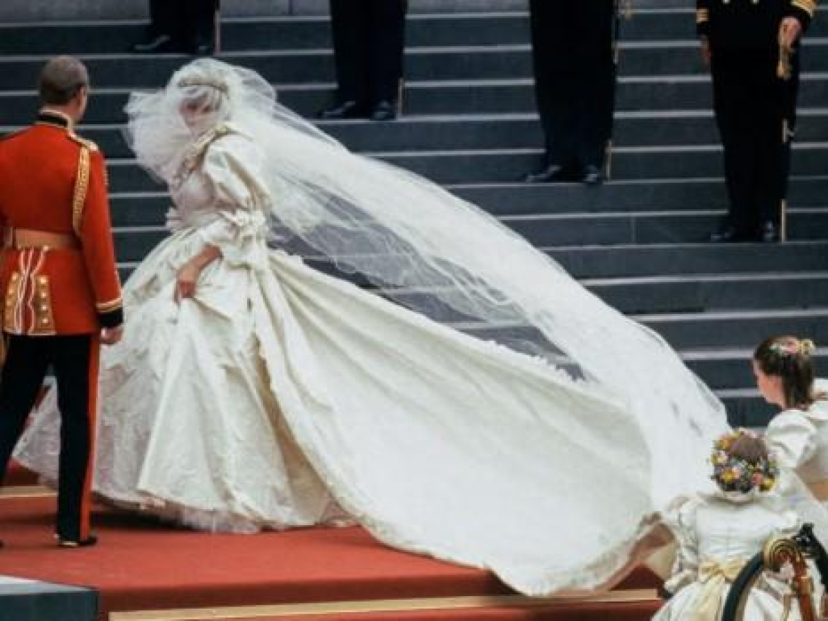 Il libro di Lord Spencer su Diana: il conte di Kilmorey difende il Re e critica le accuse