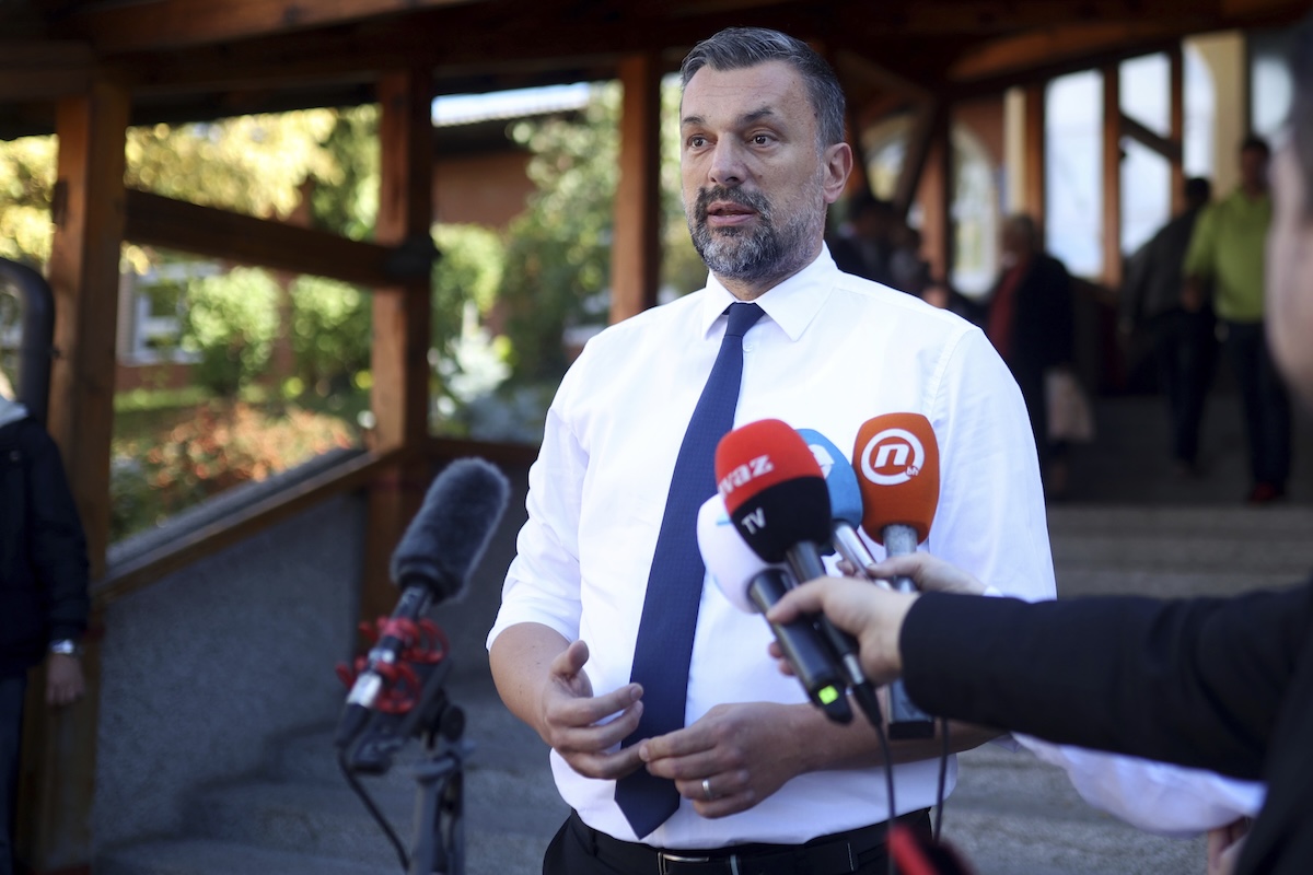 Il ministero degli Esteri bosniaco ritira il personale dall'ambasciata in Serbia per protestare contro i funerali di stato di Ratko Mladić