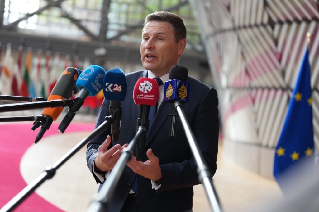 Il ministro della Difesa estone si dimette per un scandalo sugli acquisti di armi difettose per l'Ucraina