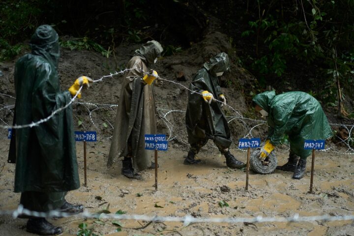 Il Nepal avvia sepolture di massa per le vittime delle inondazioni, il bilancio supera 1.000 morti