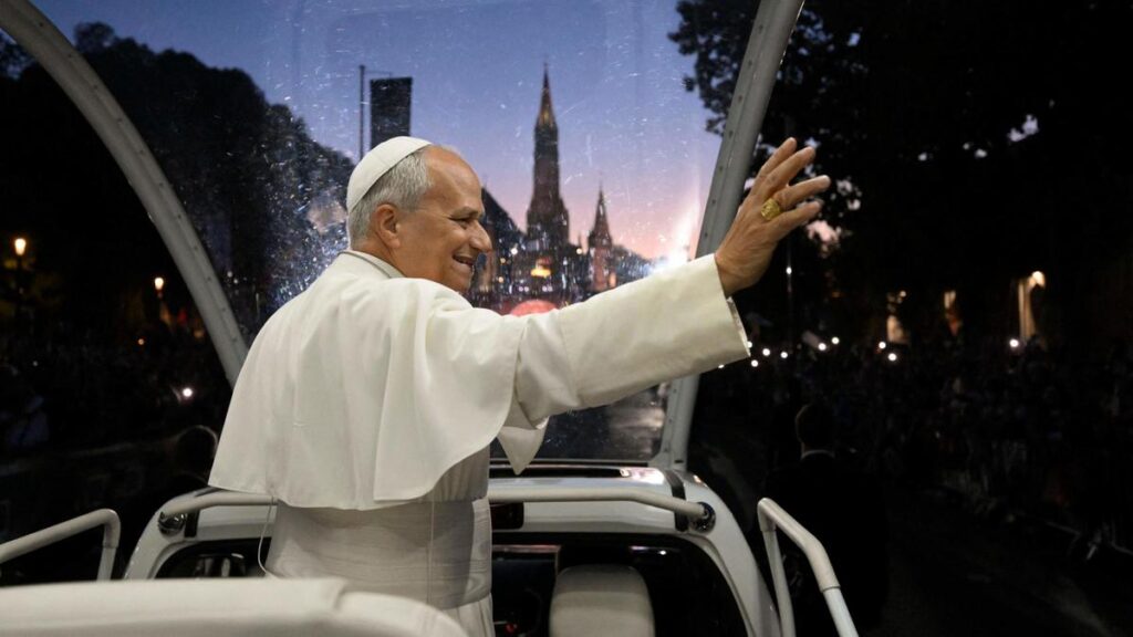 Il Papa Leone XIV e il suo ruolo politico: messaggi chiari in un contesto di crisi europea
