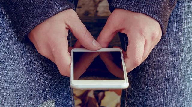 Il Parlamento europeo approva il Kids Act: stop ai social media per minori di 13 anni