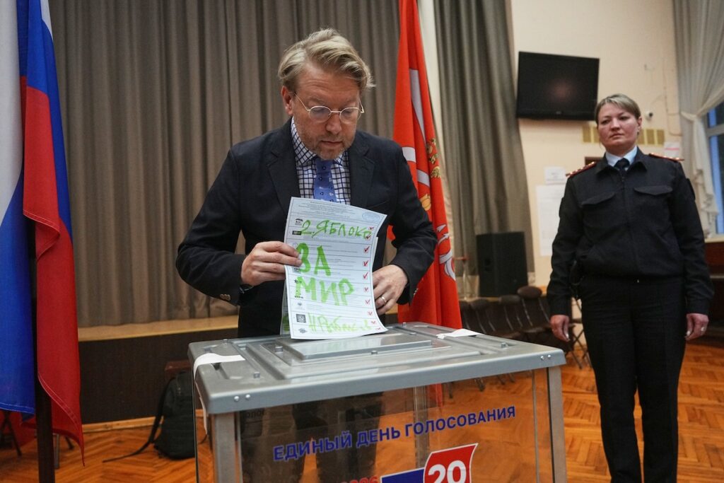 Il partito Yabloko conquista un seggio al parlamento regionale di Novgorod in Russia