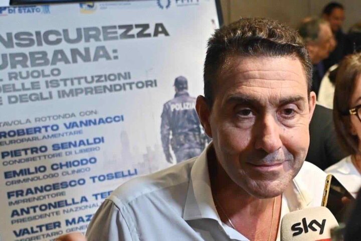 Il Pd richiede la dissoluzione del partito di Vannacci per apologia del fascismo