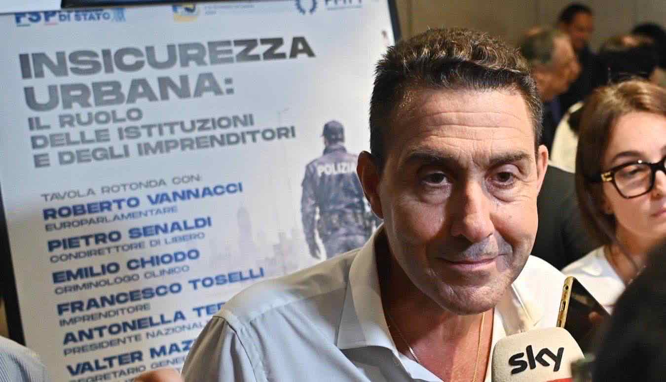 Il Pd richiede la dissoluzione del partito di Vannacci per apologia del fascismo