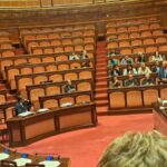 Il premio rimane al 42% mentre tensioni politiche minacciano la riforma elettorale