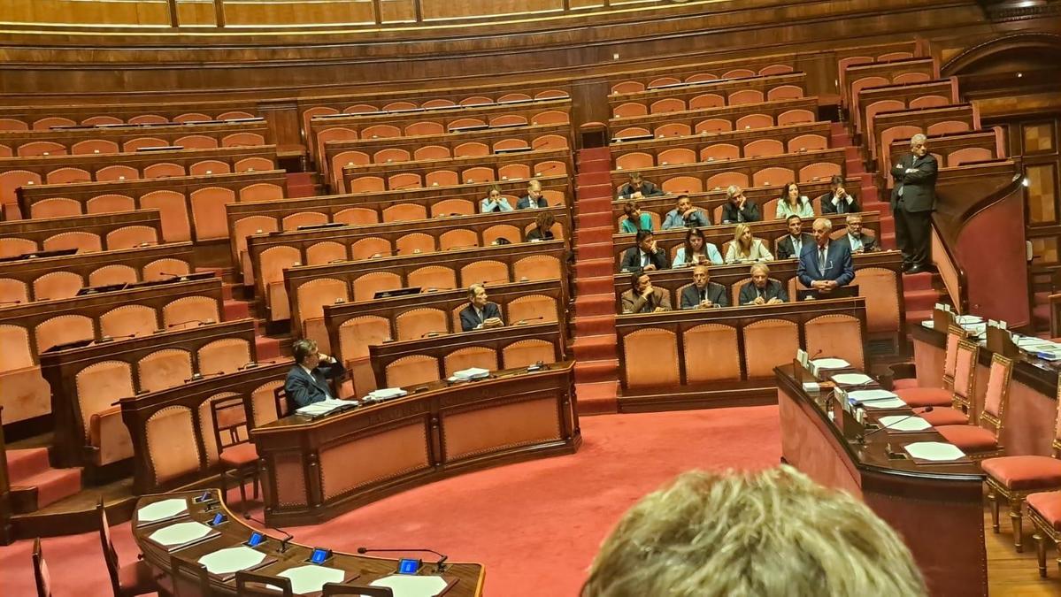 Il premio rimane al 42% mentre tensioni politiche minacciano la riforma elettorale
