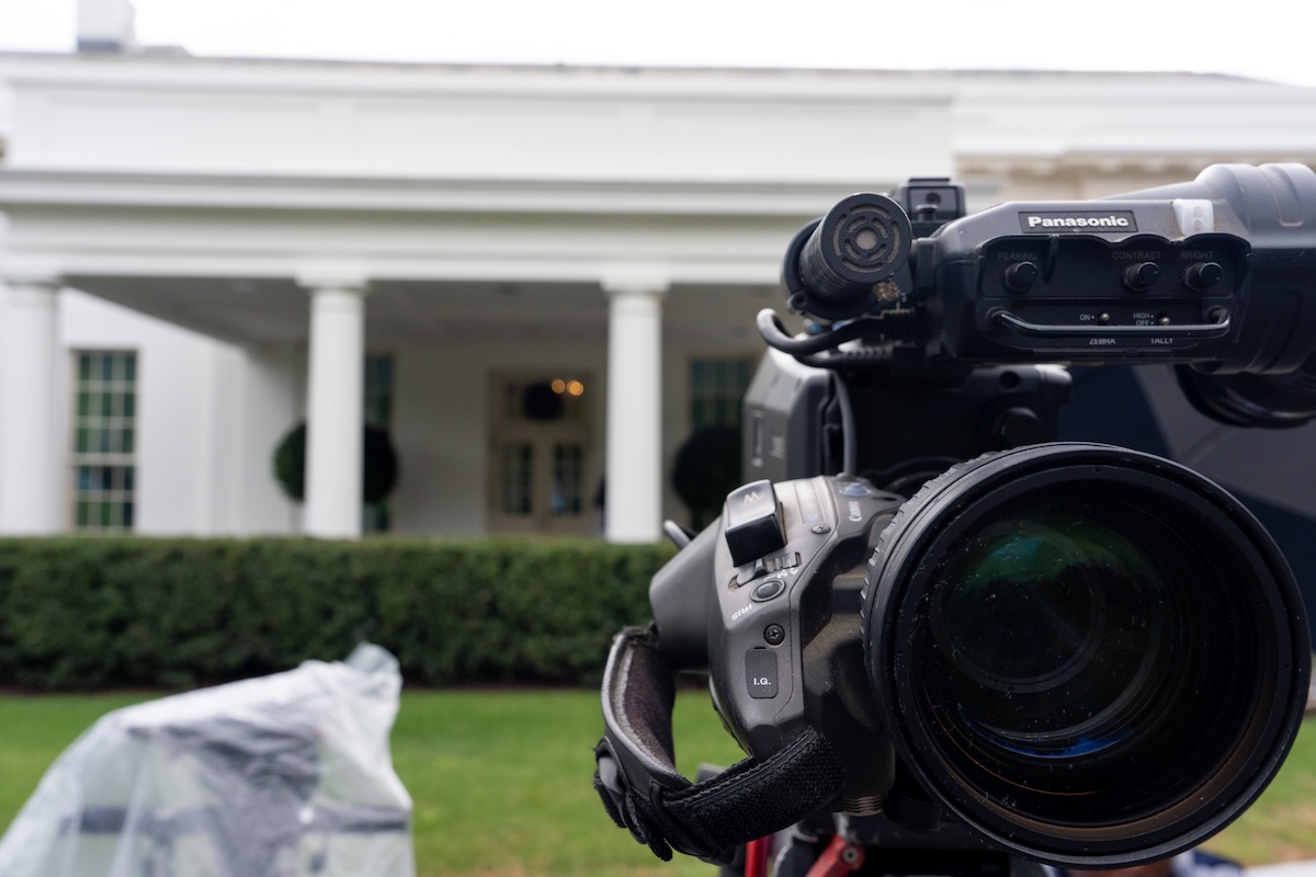 Il “press pool” della Casa Bianca: le tv statunitensi sospendono la copertura di Trump per protestare contro esclusione di alcune testate