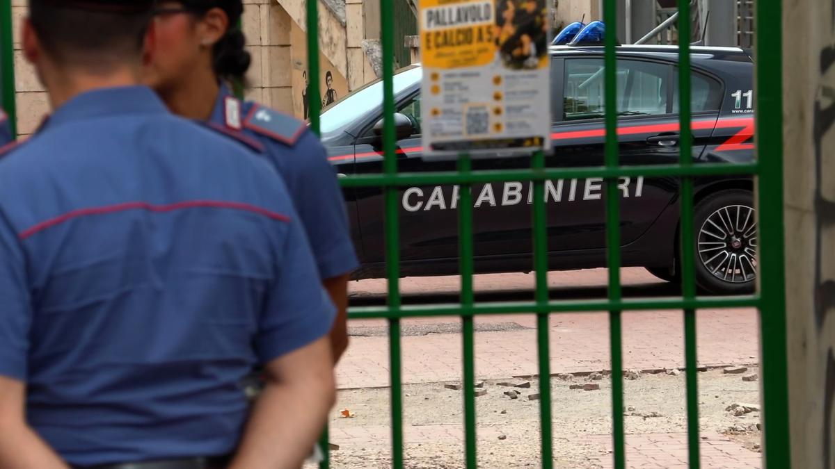Il ragazzino di 13 anni accoltella la professoressa a Roma: ipotesi di arruolamento da gruppi suprematisti