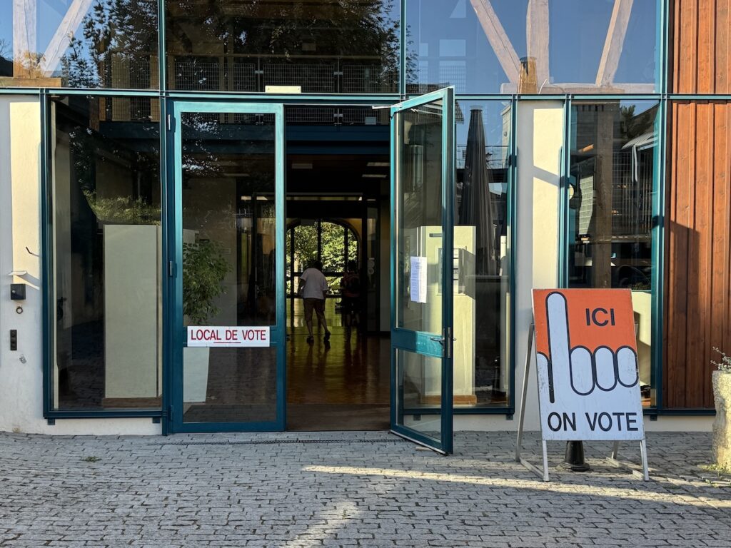 Il referendum svizzero per irrigidire le condizioni della neutralità respinto con il 70% di voti contrari