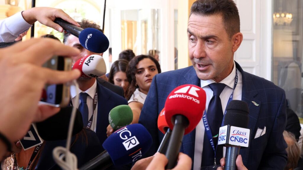 Il richiamo della divisa: l'amore per i generali e la prospettiva di un futuro militarizzato in Italia