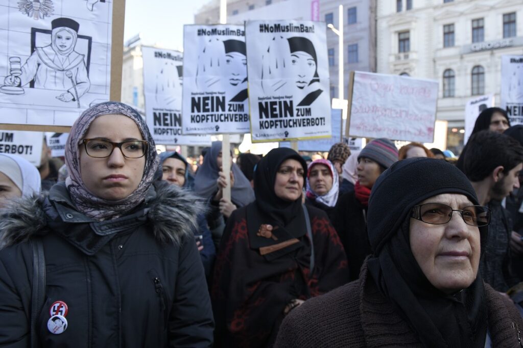 In Austria entra in vigore il divieto del velo islamico per le ragazze sotto i 14 anni