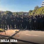 Inghilterra, a Portsmouth manifestazioni di estremisti di destra bloccano l'arrivo di migranti al porto