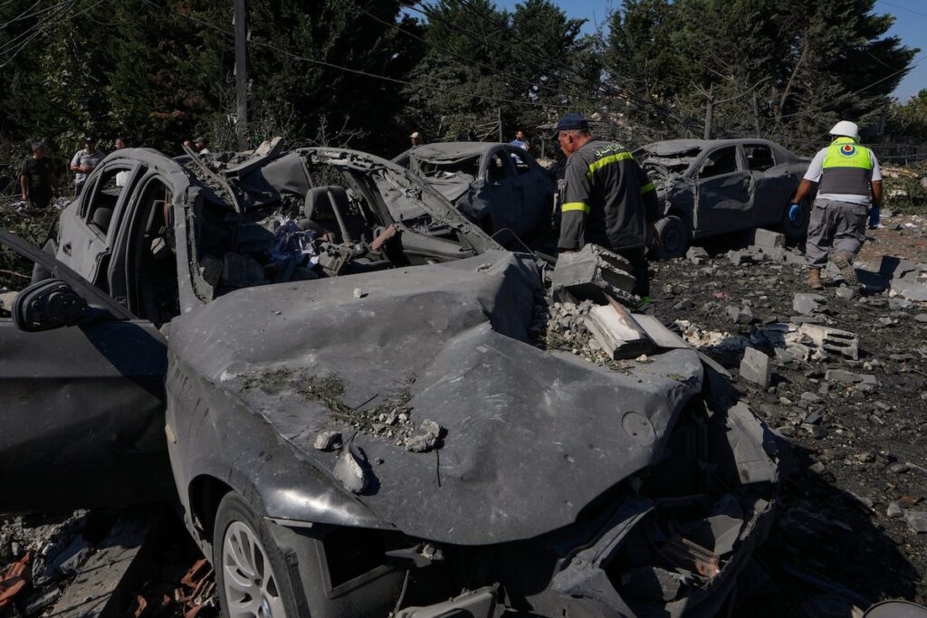 Israel lancia attacchi nel sud del Libano: almeno 12 morti, tra cui un operatore sanitario