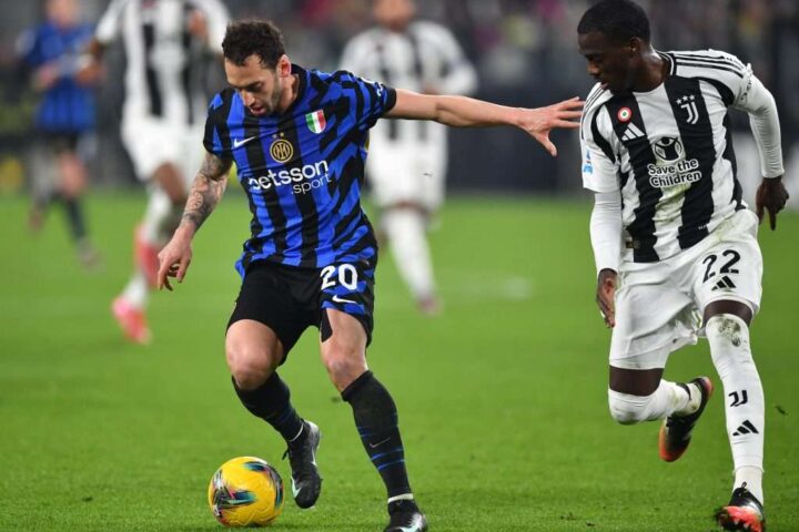 Juventus valuta l'acquisto a sorpresa di Hakan Çalhanoğlu dall'Inter la prossima estate