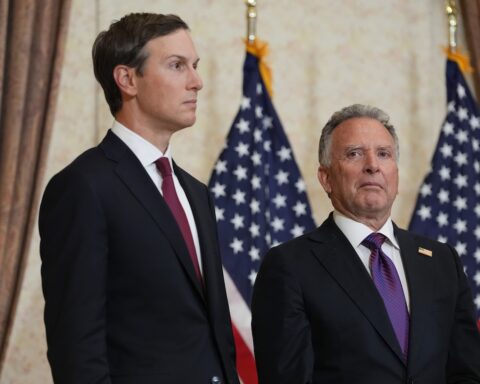 Kushner e Witkoff in visita a Kyiv per la prima volta dopo Mosca, in un contesto di guerra in Ucraina