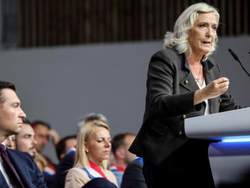 La campagna di Marine Le Pen per l'Eliseo si avvia all'insegna del nazionalismo: «Prima i francesi»