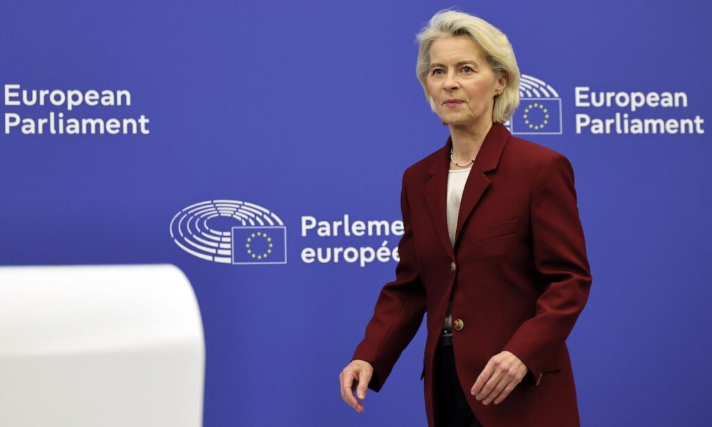 La Commissione europea propone di vietare l'accesso ai social ai minori di 13 anni