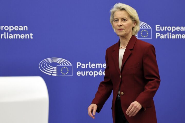 La Commissione europea propone di vietare l'accesso ai social ai minori di 13 anni
