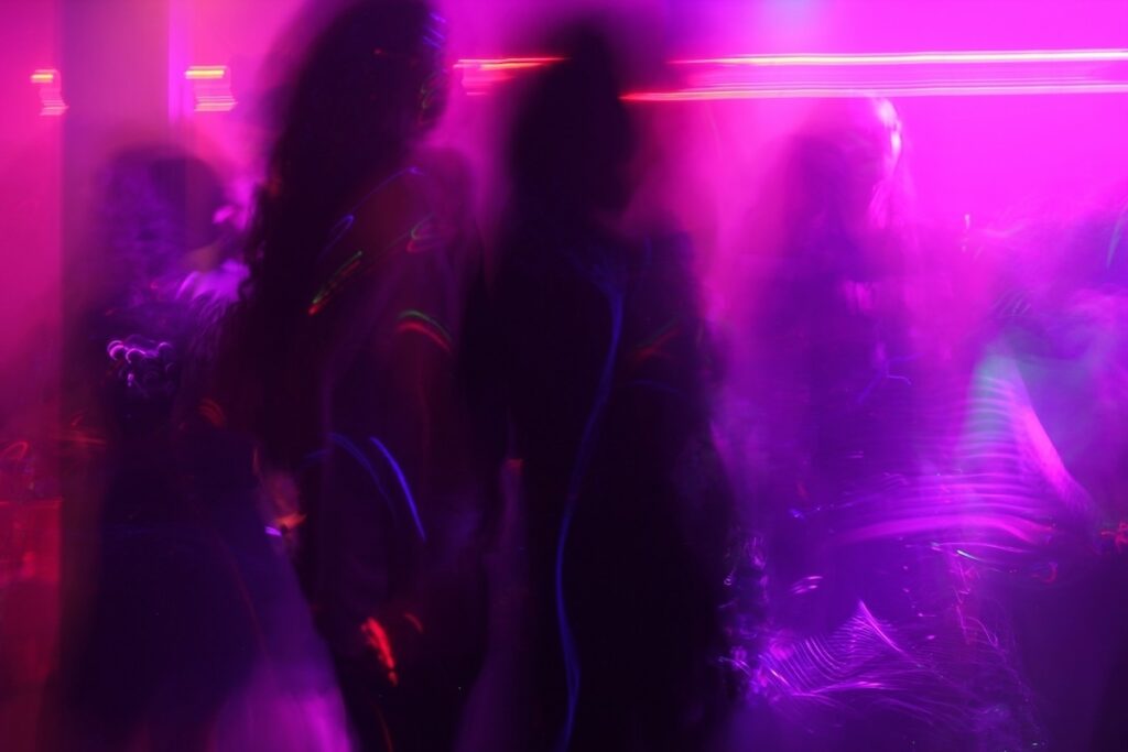 La controversia del bar Last Ditch di Greenfield: mascherine e inclusività a confronto