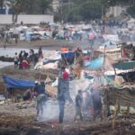 La polizia spagnola trasferisce 1.700 migranti da Ceuta a un campo nel porto