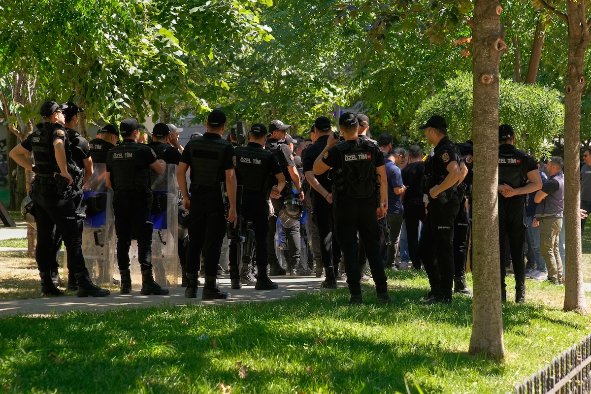 La polizia turca arresta oltre 160 persone in operazioni contro la comunità LGBTQ+